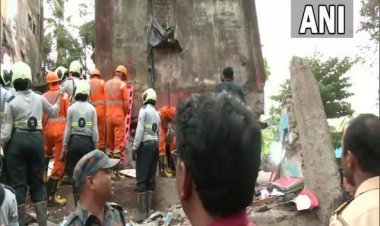 मुंबई में चार मंजिला बिल्डिंग अचानक गिरी, 20 से 25 लोग मलबे में दबे