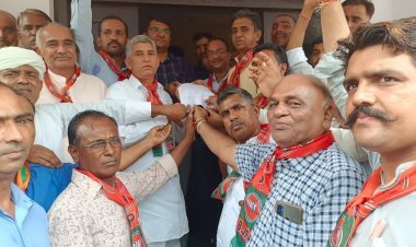 सिरोही- जालौर सांसद देवजी पटेल की छवि को बदनाम करने की कोशिश, भाजपा कार्यकर्ताओं ने मुख्यमंत्री के नाम एसडीएम को सौपा ज्ञापन।