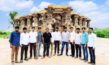 विद्यालय के पूर्व विद्यार्थियों ने किया ऐतिहासिक किराड़ू मंदिर का शैक्षिक भ्रमण*