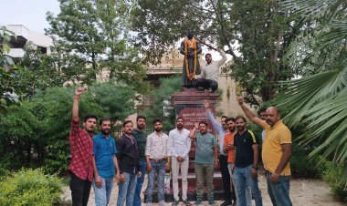 युवा जनता सेना उदयपुर शहर जिला ने किया महाराणा उदयसिंह जी 600वी जन्म जयंती पर दुग्धभिषेक