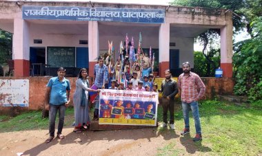 मां चिल्ड्रंस वेलफेयर सोसाइटी की तरफ से  विद्यार्थियों को छाता वितरण