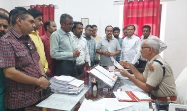 शिवगंज के पत्रकार के साथ हुई पुलीसिया बदसलुकी को लेकर पत्रकारों ने सौंपा एसपी को ज्ञापन