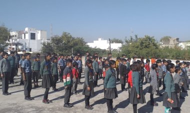 उदयपुर जिले के मावली उपखंड के  सेंट थॉमस जूनियर स्कूल मावली में संविधान दिवस मनाया गया एवं 26/11 मुंबई आतंकी हमले पर शहीदों को श्रद्धांजलि दी गई