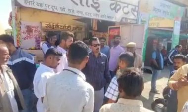 जैसलमेर में सड़क से हटाया अतिक्रमण:फुटपाथ के बाहर लगे ठेले भी हटाए, 1.5 क्विंटल प्लास्टिक जब्त