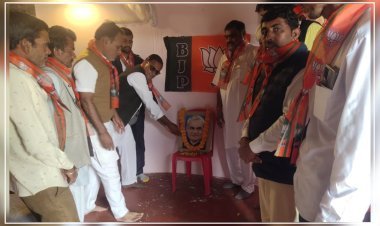 मोदी जी की मन की बात कार्यक्रम के साथ गुडामालानी भाजपा कार्यकर्ताओं ने पूर्व प्रधानमंत्री आदरणीय श्रद्धेय वाजपेयी जी की मनाई जन्म जयंती