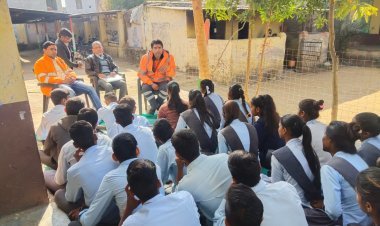 सडक सुरक्षा की जानकारी देकर लोगों को जागरूकता का संदेष  दिया युवाओं को हेलमेट लगाने का आव्हान - जाट