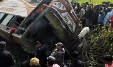 अमावस्या के दिन गंगा स्नान करके लौट रहे श्रद्धालुओं की बस पलटी, अनेक लोग घायल