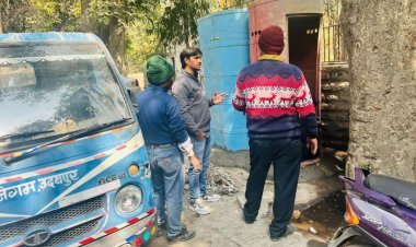 नगर निगम की मदद से समोर बाग क्षेत्र में बनवाया गया शौचालय