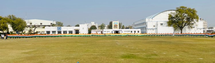 बी एन संस्थान के 101वें वर्ष पर पर्वतरोही प्रिन्केश जैन ने बी एन ग्राउंड पर 101 मीटर का तिरंगा प्रदर्शित कर बनाया विश्व कीर्तिमान