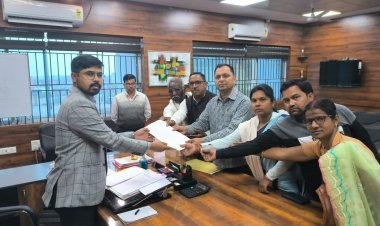 जननायक स्व. कर्पूरी ठाकुर को भारत रत्न देने की मांग पर डीएम को सौंपा ज्ञापन