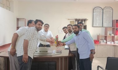 फतेहगढ़ के उपखण्ड अधिकारी का पत्रकारों और सामाजिक कार्यकर्ताओं ने किया सम्मान