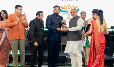 महाराष्ट्र के राज्यपाल सी.पी. राधाकृष्णन ने  डॉ. लक्ष्यराज सिंह मेवाड़ को नवाजा 