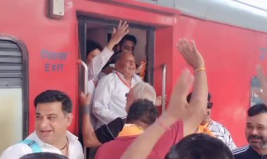 राम मंदिर अयोध्या के लिए उदयपुर से 108 लोगों का जत्था रवाना महामहिम गुलाबचंद कटारिया ने दी शुभकामनाएं