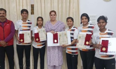 अंतरराष्ट्रीय पदक विजेता लेक्रोज खिलाड़ियों का महाराणा मेवाड़ फाउंडेशन अवार्ड से सम्मानित होने पर सम्भागीय आयुक्त ने किया अभिनन्दन