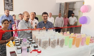 होली के रंग हर्बल गुलाल के संग राजस संघ कार्यालय पर वनधन उत्पाद बिक्री केन्द्र प्रारंभ