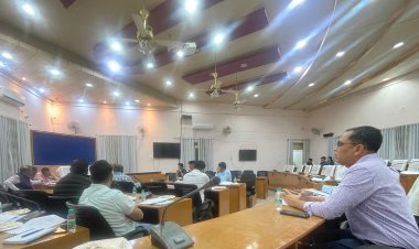 उदयपुर की सड़क सुरक्षा बैठक और चर्चा में महत्वपूर्ण सुझाव, पर्यटन सुविधाओं के विकास पर भी जोर