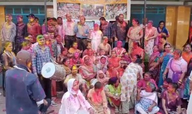 आशाधाम आश्रम में विमन्दित लोगों के साथ मनाया रंगो का त्यौहार होली