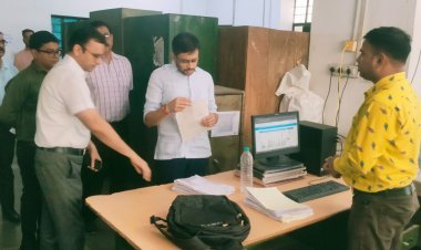 जिला कलेक्टर नमित मेहता ने किया प्रादेशिक परिवहन कार्यालय का औचक निरीक्षण
