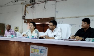 जिला कलक्टर ने खेरवाड़ा में ली आशान्वित ब्लॉक की बैठक सरकार की मंषा के अनुरूप विकास के साथ कदमताल करे आषान्वित ब्लॉक: जिला कलक्टर