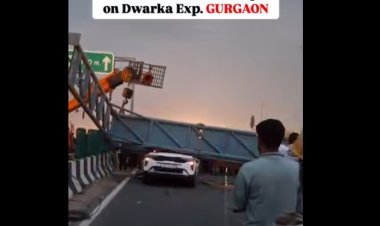गुरुग्राम: द्वारका एक्सप्रेसवे पर भारी सूचना बोर्ड गिरने से बड़ा हादसा, चलती SUV चपेट में आई