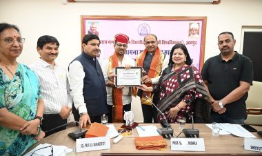 महामना मदन मोहन मालवीय राष्ट्रीय पत्रकारिता रत्न सम्मान से अभिषेक श्रीवास्तव हुए सम्मानित