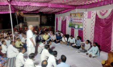 जिला कलेक्टर नमित मेहता है लगातार फील्ड में सक्रिय  बुधवार दोपहर गोगुन्दा दौरे के बाद रात्रि चौपाल का आयोजन 