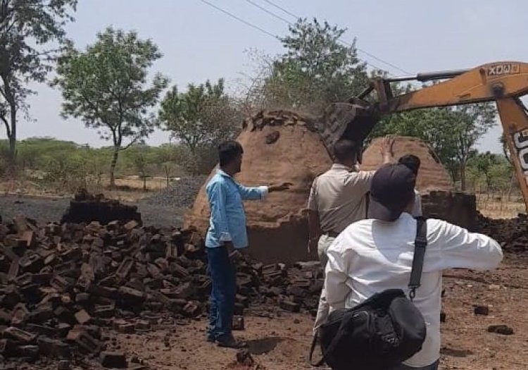 फतहनगर सनवाड़ में चारागाह भूमि से हटाई अवैध कोयला भट्टियां प्रषासन, नगर पालिका और पुलिस की संयुक्त कार्यवाही