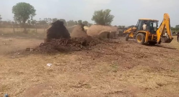 फतहनगर सनवाड़ में चारागाह भूमि से हटाई अवैध कोयला भट्टियां प्रषासन, नगर पालिका और पुलिस की संयुक्त कार्यवाही