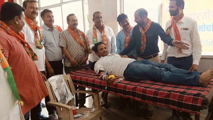 महात्मा ज्योतिबा फूले जयंती पर भाजपा ओबीसी मोर्चा शहर जिला ने किया 52 यूनिट रक्तदान