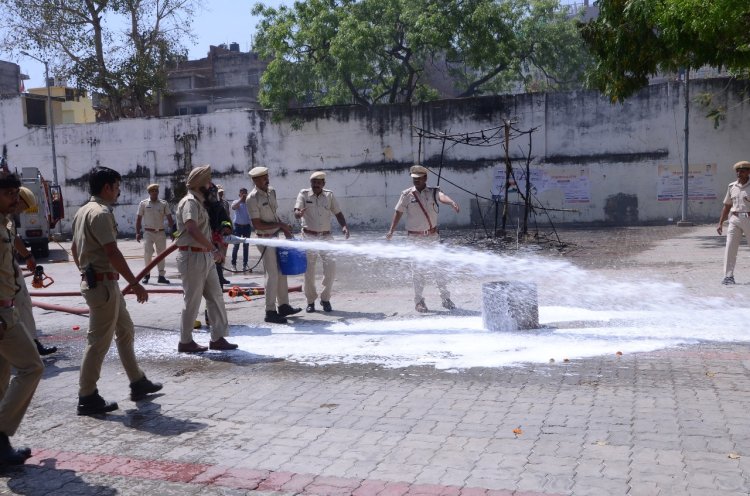 राष्ट्रीय अग्निशमन सेवा सप्ताह का आगाज  दिवंगत फायर फाइटर्स को श्रद्धांजलि, रखा मौन