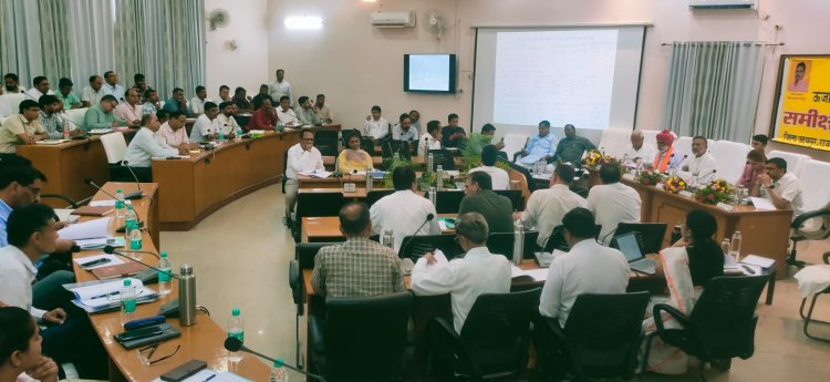 ऊर्जा राज्यमंत्री श्री हीरालाल नागर ने ली समीक्षा बैठक