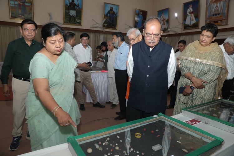 प्राचीन समय के विभिन्न कालों की मुद्रा और मुद्रिका की प्रदर्शनी का आयोजन