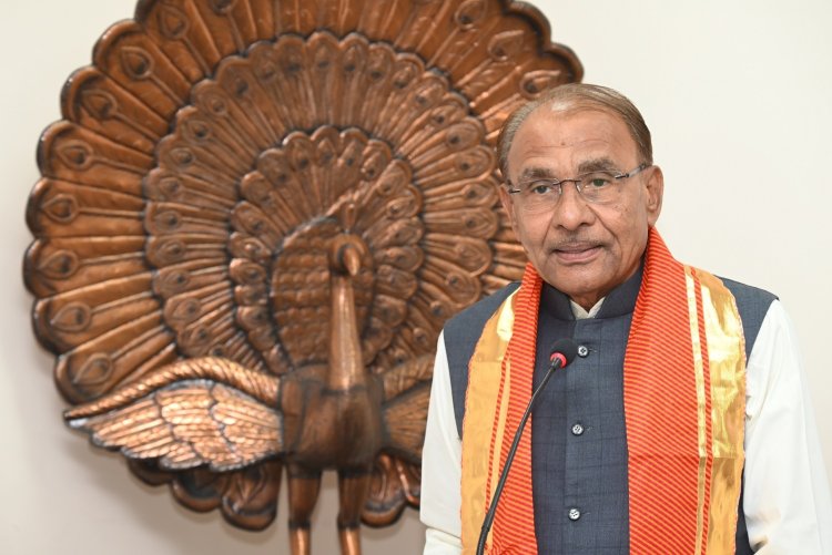 महामना मदन मोहन मालवीय राष्ट्रीय पत्रकारिता रत्न सम्मान से अभिषेक श्रीवास्तव हुए सम्मानित