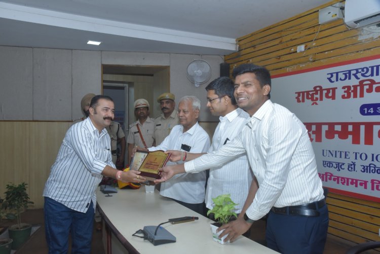 दमकल कर्मी सेना और पुलिस की तरह ही देश और समाज की महत्वपूर्ण कड़ी - जिला कलक्टर