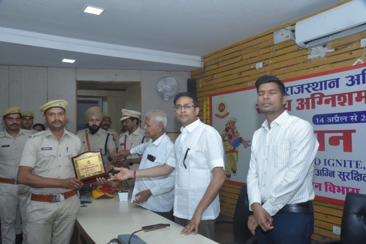 दमकल कर्मी सेना और पुलिस की तरह ही देश और समाज की महत्वपूर्ण कड़ी - जिला कलक्टर