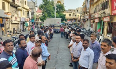 अहमदाबाद विमान हादसे में दिवंगतों को उदयपुर में भावभीनी श्रद्धांजलि**