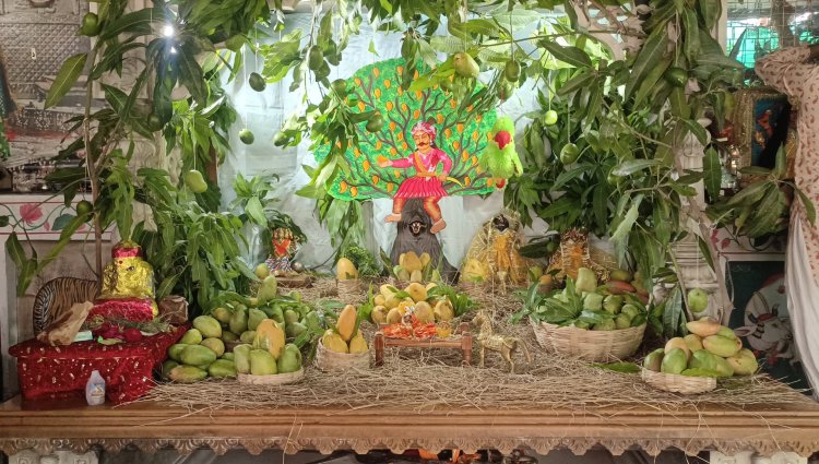 जय श्री काली कल्याण मंदिर में कल्ला जी बावजी राज को 501 आमों का भोग, श्रद्धालुओं में बांटा गया प्रसाद