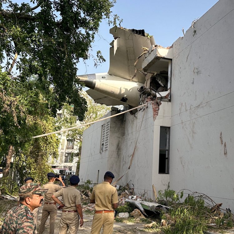 अहमदाबाद विमान हादसा: टेक-ऑफ के 5 मिनट बाद क्रैश, 265 लोगों की मौत, Air India ने की 25 लाख रुपये की मदद की घोषणा