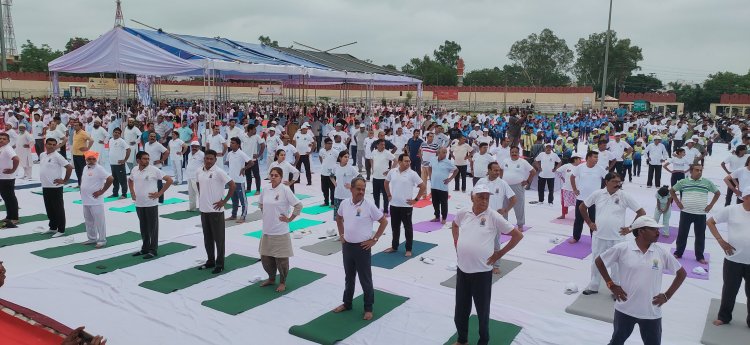 उदयपुर में 11वें अंतरराष्ट्रीय योग दिवस पर गांधी ग्राउंड में भव्य योग कार्यक्रम