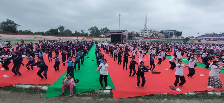 उदयपुर में 11वें अंतरराष्ट्रीय योग दिवस पर गांधी ग्राउंड में भव्य योग कार्यक्रम