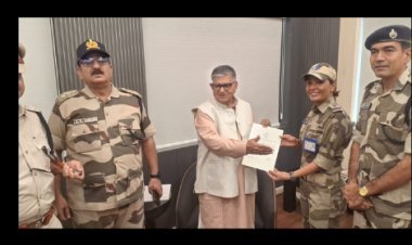 महाराणा प्रताप एयरपोर्ट पर राज्यपाल गुलाब चंद कटारिया ने गीता सामोता को राष्ट्रपति प्रशंसा पत्र देकर किया सम्मानित