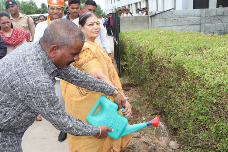 यू.एस. ओस्तवाल कॉलेज, मंगलवाड़ में एनसीसी केडेट्स और छात्र-छात्राओं ने चलाया पर्यावरण संरक्षण हेतु वृक्षारोपण अभियान