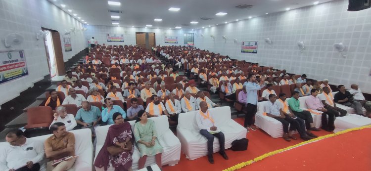 किसान आयोग अध्यक्ष सी.आर. चौधरी ने किया पौधरोपण, कृषक संवाद में सुने किसानों के सुझाव