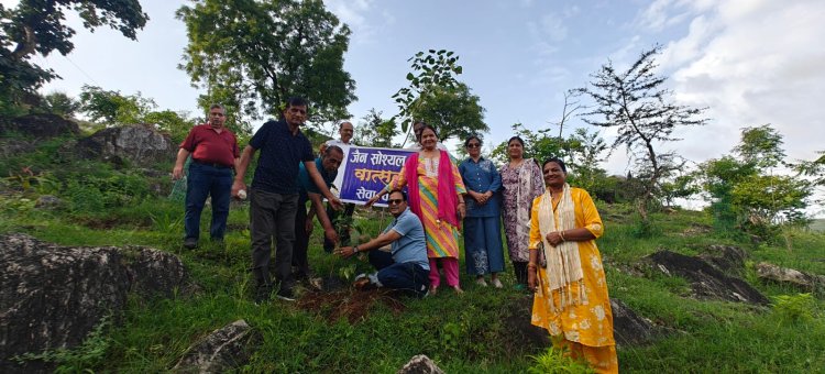 जेएसजी वात्सल्य ने किया पौधरोपण, पर्यावरण संरक्षण का लिया संकल्प