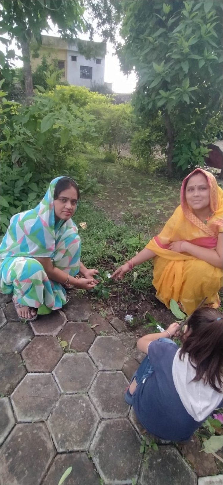 "माँ के नाम एक पौधा" अभियान में सिकलीगर समाज की महिलाओं ने दिखाई सेवा और संस्कार की नई राह