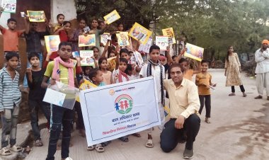 नोरा गाँव में बच्चों को चित्रकला सामग्री वितरित – शिक्षा और रचनात्मकता को मिला बढ़ावा