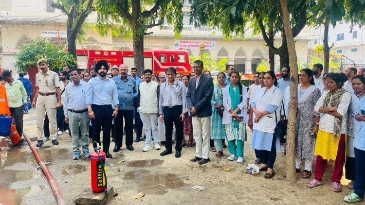 महाराणा भोपाल चिकित्सालय में अग्निशमन विभाग द्वारा मॉक ड्रिल, अस्पताल कर्मचारियों को मिला आपातकालीन प्रशिक्षण | Udaipur News