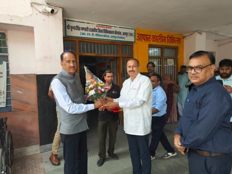 सेवाभाव से किया गया कार्य ही असली कमाई है – जस्टिस रामचन्द्र सिंह झाला ने किया अम्बामाता अस्पताल का निरीक्षण