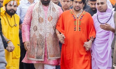 बागेश्वर धाम महंत धीरेंद्र शास्त्री की सनातन हिंदू एकता पदयात्रा में शामिल हुए श्रीजी डॉ. लक्ष्यराज सिंह मेवाड़   मेवाड़ राजपरिवार सदैव सनातन धर्म-संस्कृति का संरक्षक-संवर्धक रहा, अब अनुसरण डॉ. लक्ष्यराज कर रहे : महंत धीरेंद्रकृष्ण 