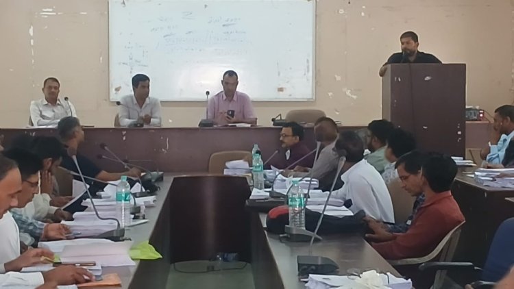 उदयपुर में मतदाता सूची पुनरीक्षण को लेकर राजनीतिक दलों के बूथ एजेंटों की बैठक